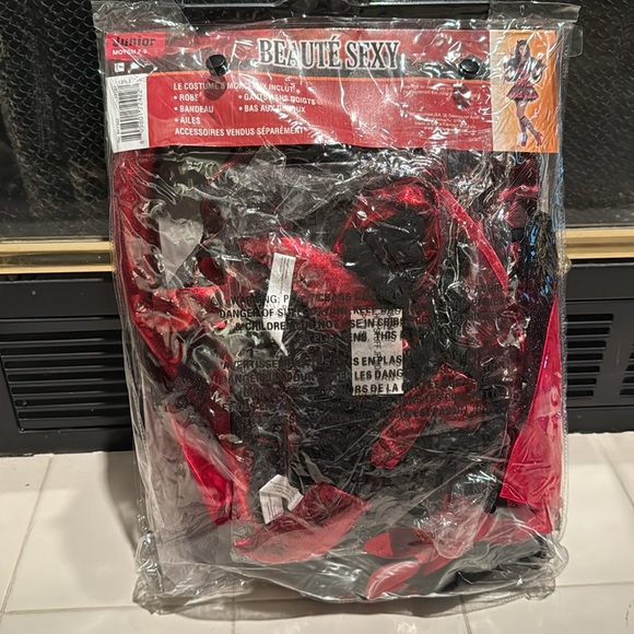 NEW Costumes USA “Hot Stuff” Devil Satan Girl Adult Costume - size M (7-9) - Picture 4 of 4